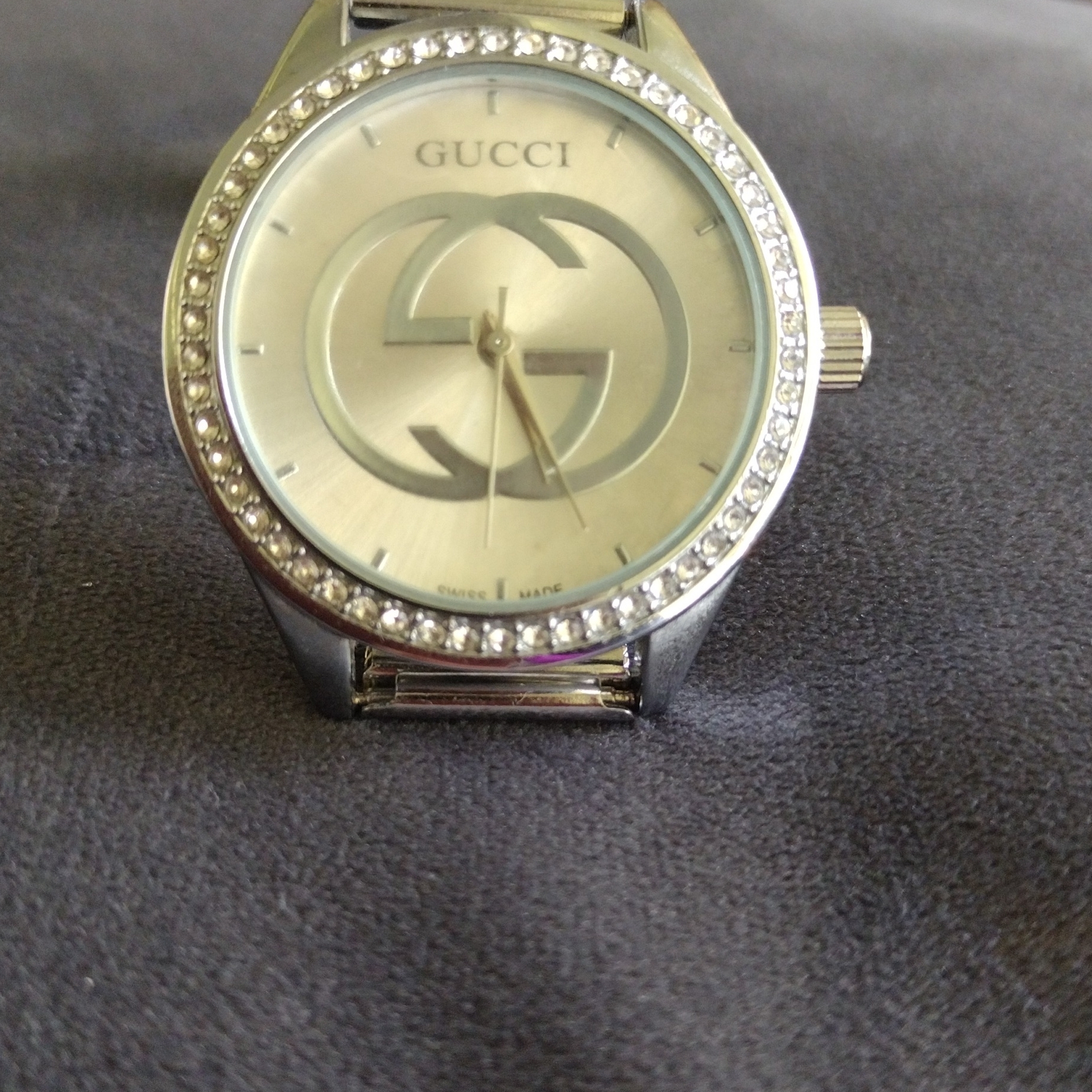 Gucci Silver Stainless Steel Timepiece With Crystal Detailing Gucci Silver Stainless Steel Timepiece With Crystal Detailing